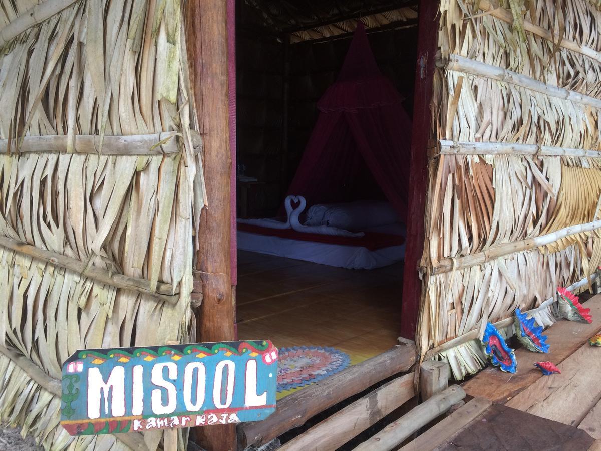 Kamar Raja Guest House Selpele Bagian luar foto